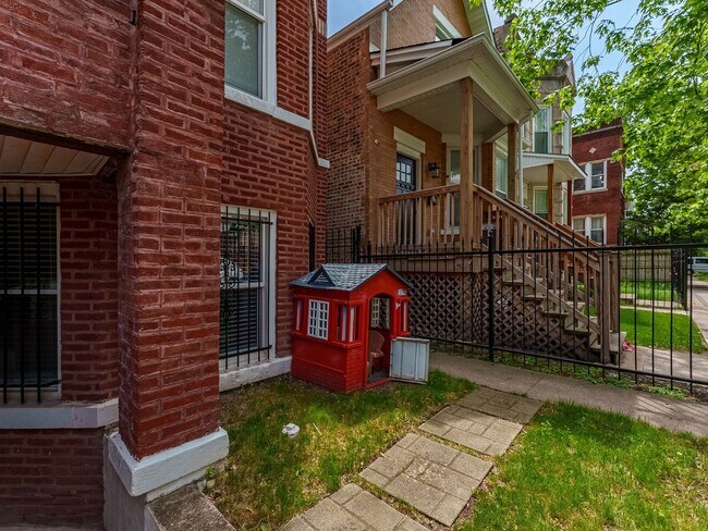 Foto del edificio - 555 N Lawler Ave