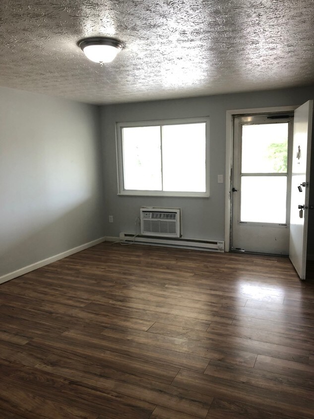 Building Photo - 1111 N Elm St
