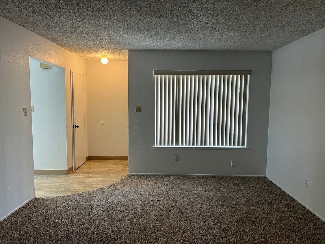 Primary Photo - Available NOW! Cute Duplex in North Highla...