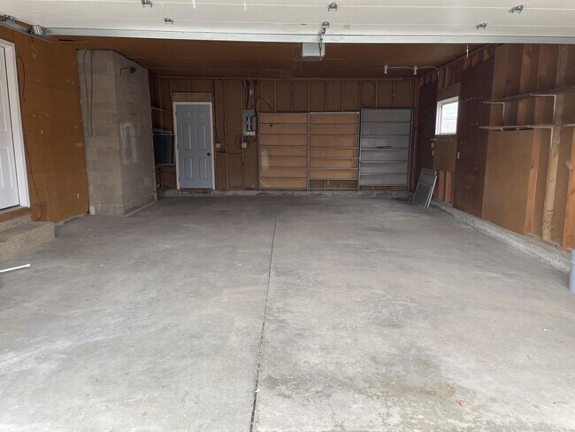 Building Photo - 2919 Ridgecrest Dr