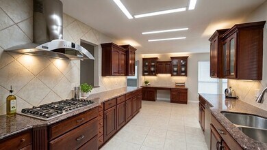 Building Photo - 12018 Meadowview Dr