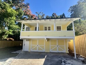Building Photo - 1213 Cherry St
