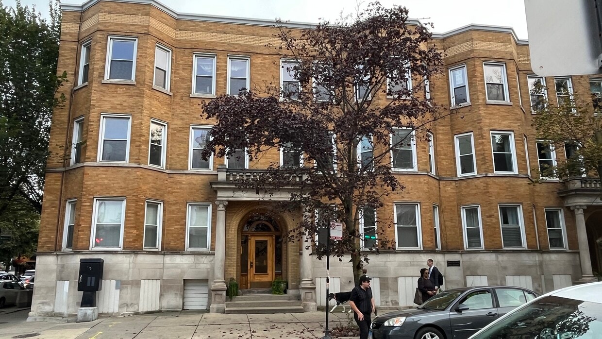 Primary Photo - 601 W Wellington Ave