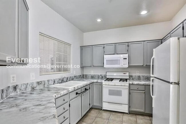 Building Photo - 1917 Cutlass Dr