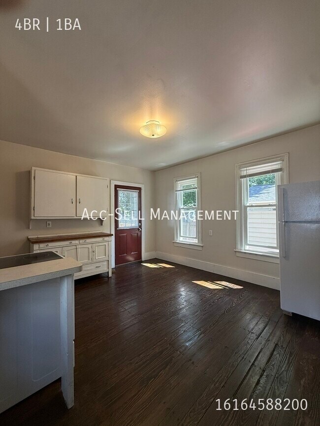 Foto del edificio - 901 Zeeland Ct NE
