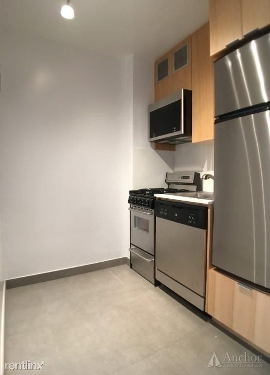 Building Photo - 5 E 52nd St