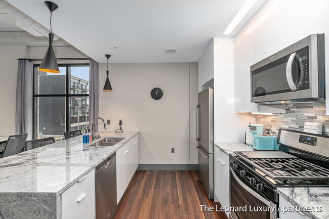 Building Photo - Leonard Luxury Apartments