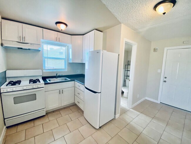 Foto del edificio - 2206-2206 Granger Ave