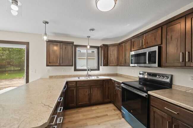 Foto del edificio - Brand New Townhome in Sartell!