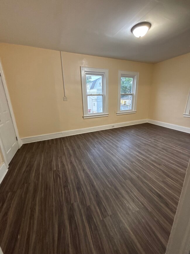 Living room - 479 Centre St