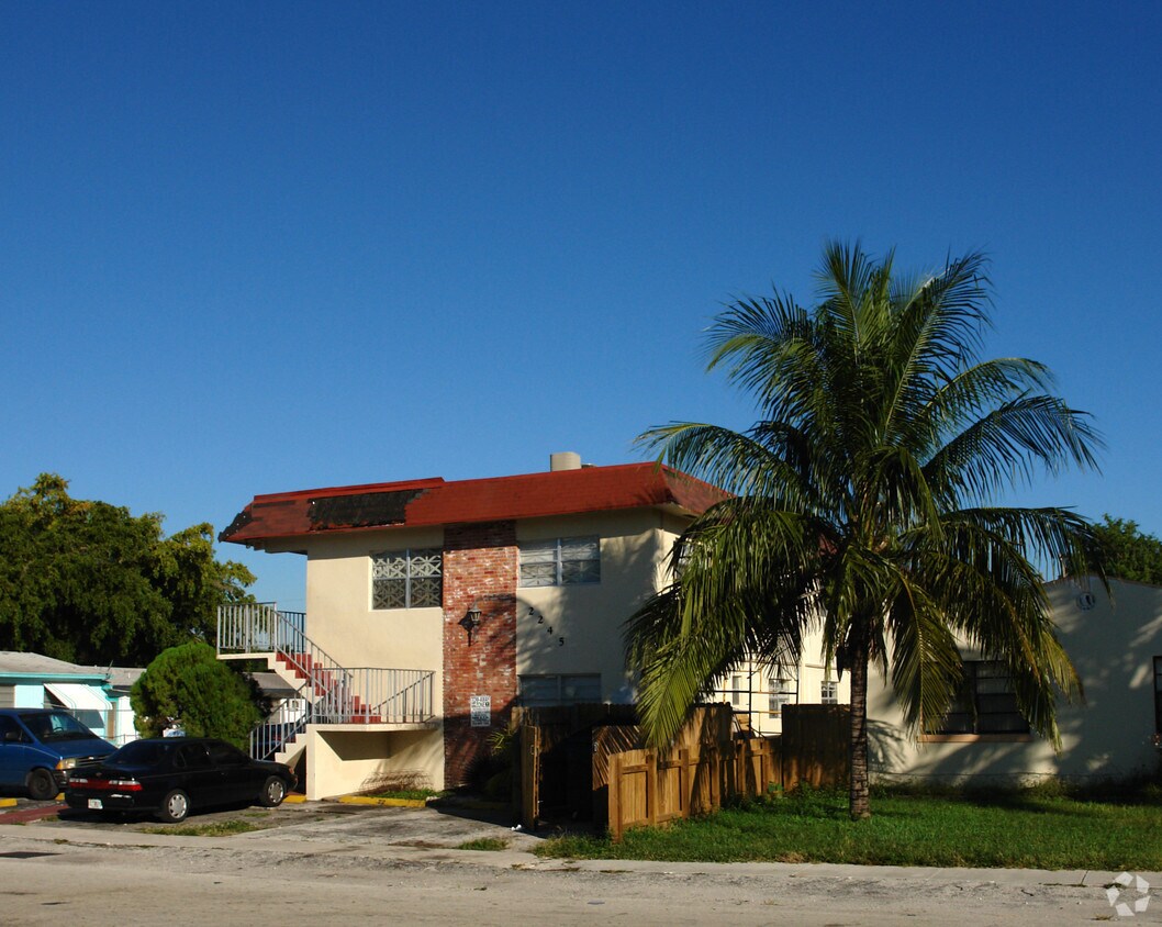 2245 Madison ¡St - 2245 Madison St