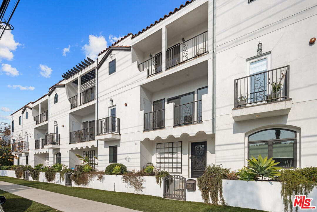 Foto principal - 7365 Waring Ave