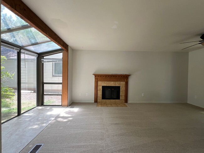 Building Photo - Bright & Cozy 3bdm/2bath Available Now! $2495