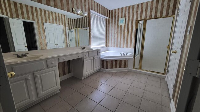 Building Photo - 5811 Brook Bend Dr