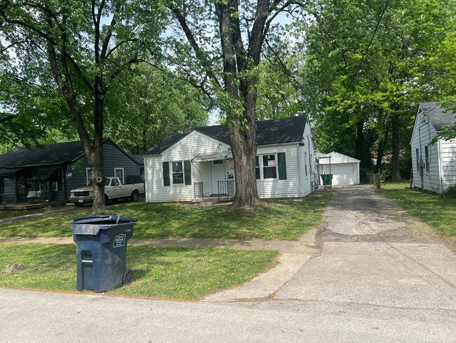 Photo - 1723 Glenview Pl House