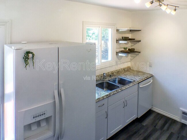 Foto del edificio - 1285 S Holly St