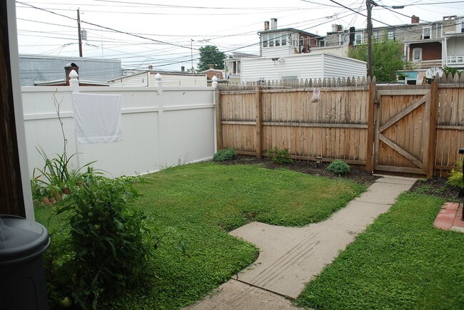 Common Backyard - 223 N 16th St