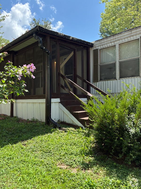 Building Photo - 2710 N Farm Rd 137