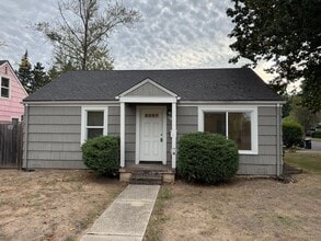 Building Photo - 2091 Hilyard St