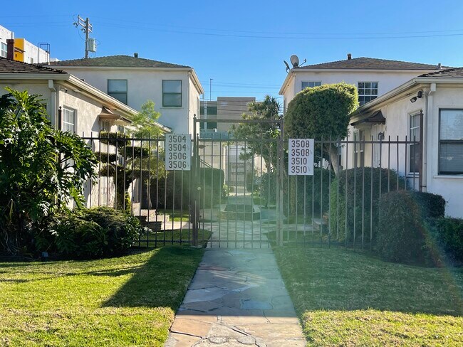 Foto del edificio - 3508 S Victoria Ave