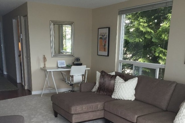 Foto del edificio - 720 Lakeside Ave S