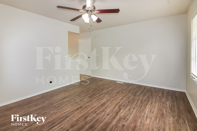 Foto del edificio - 9312 Stark Ave