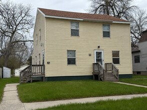 Building Photo - 609-611 S Maple