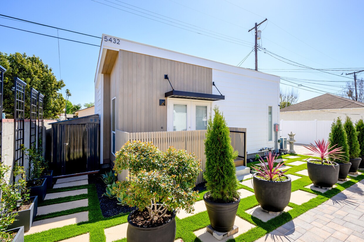 Foto principal - 5430 Kester Ave