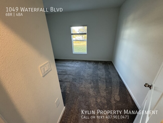 Building Photo - 1049 Waterfall Blvd