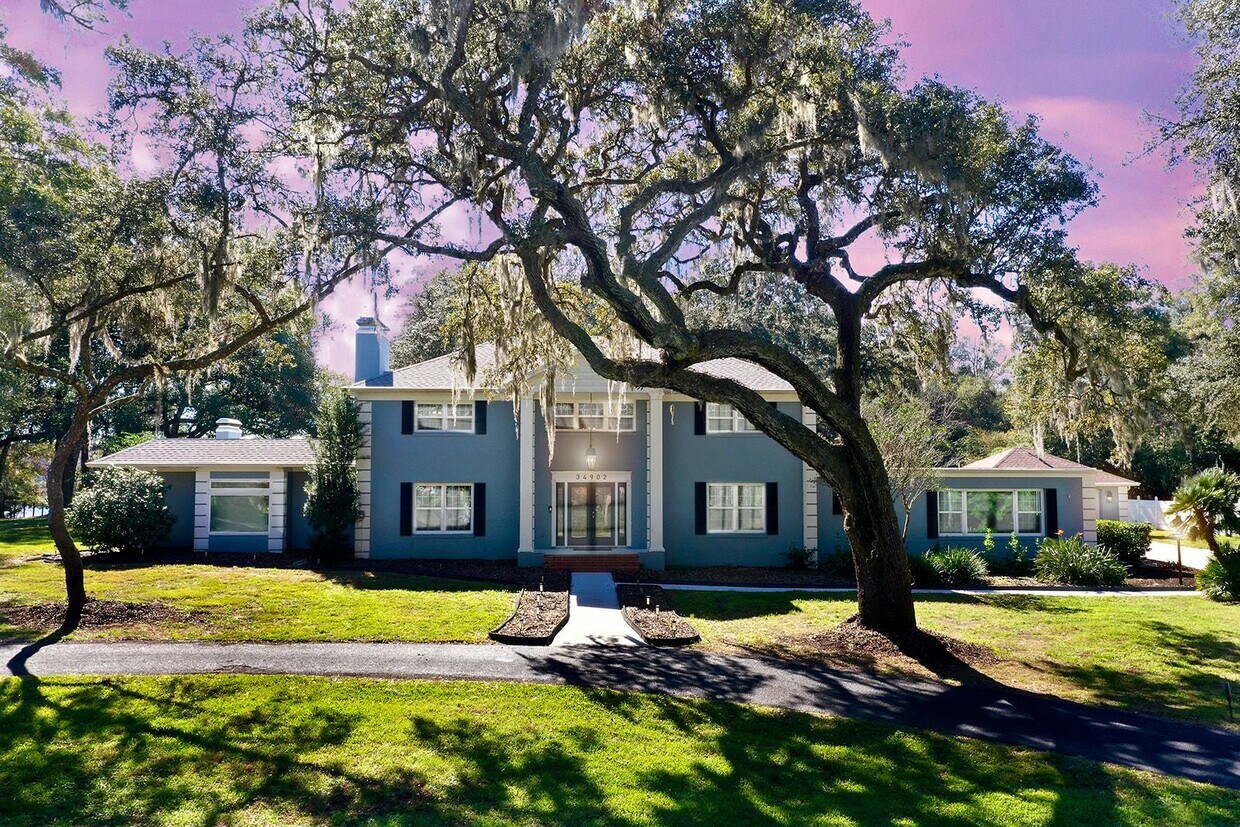 Primary Photo - FOR RENT! READY NOW! 5 Bedroom, 4 Bathroom...