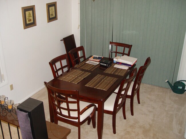 Foto del edificio - 128 S Fox Rd