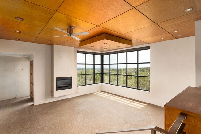 Building Photo - 875 Camino Francisca