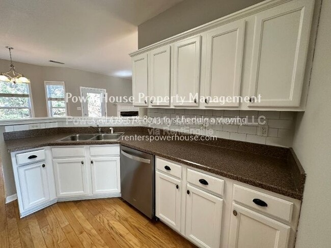 Photo - 2403 Walnut Tree Lane House