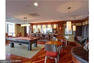 Building Photo - 8220 Crestwood Heights Dr