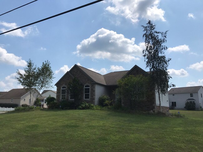 Foto del edificio - 1686 Sandy Lake Rd