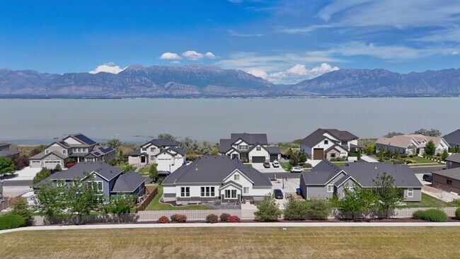 Building Photo - 3687 S Spinnaker Bay Dr