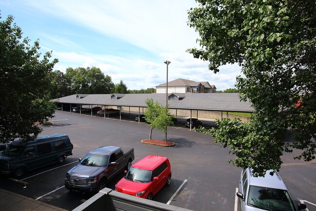 Foto del edificio - 1300 Pine Valley Dr