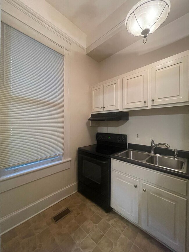 Foto del edificio - One Bedroom Apartment on Desirable Magnoli...