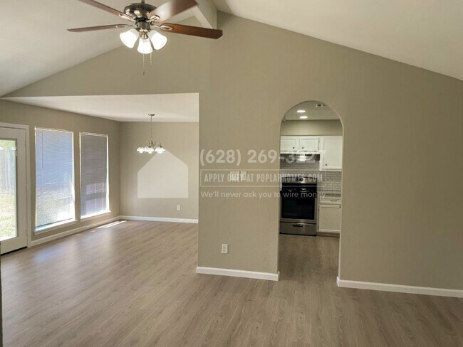 Foto del edificio - 12319 Blue River Dr