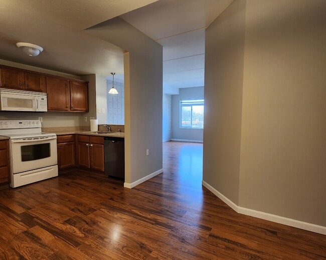 4 kitchen - 400 N Richmond St