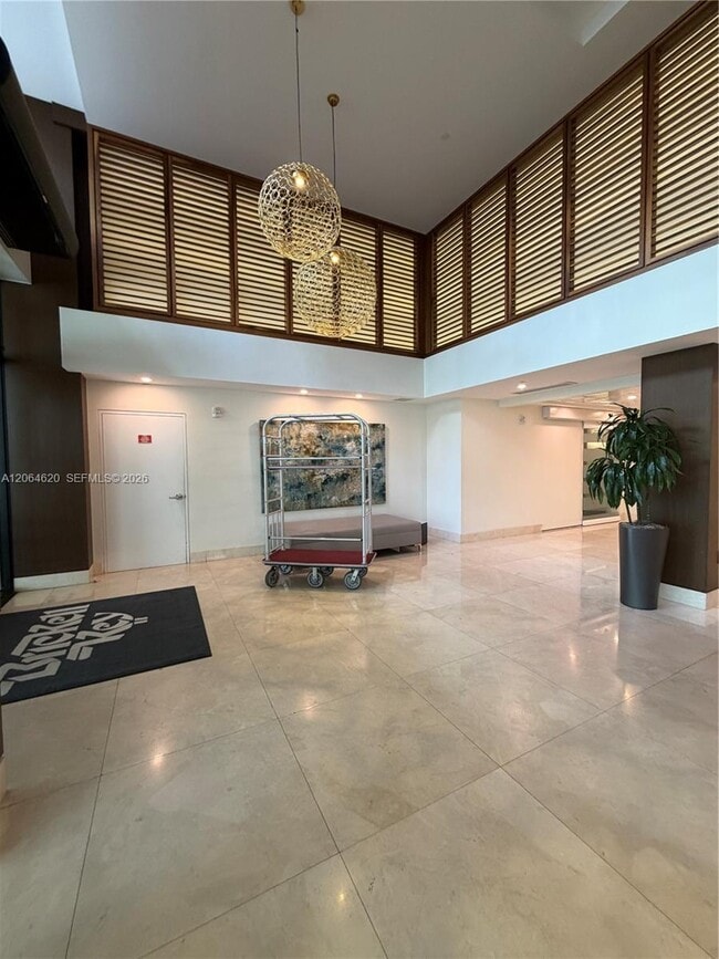 Building Photo - 540 Brickell Key Dr
