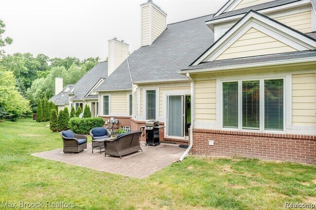 Foto del edificio - 1050 Oakwood Dr