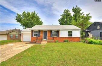 Building Photo - 313 E Northrup Dr