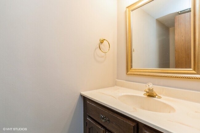 Building Photo - 948 Fieldstone Ct