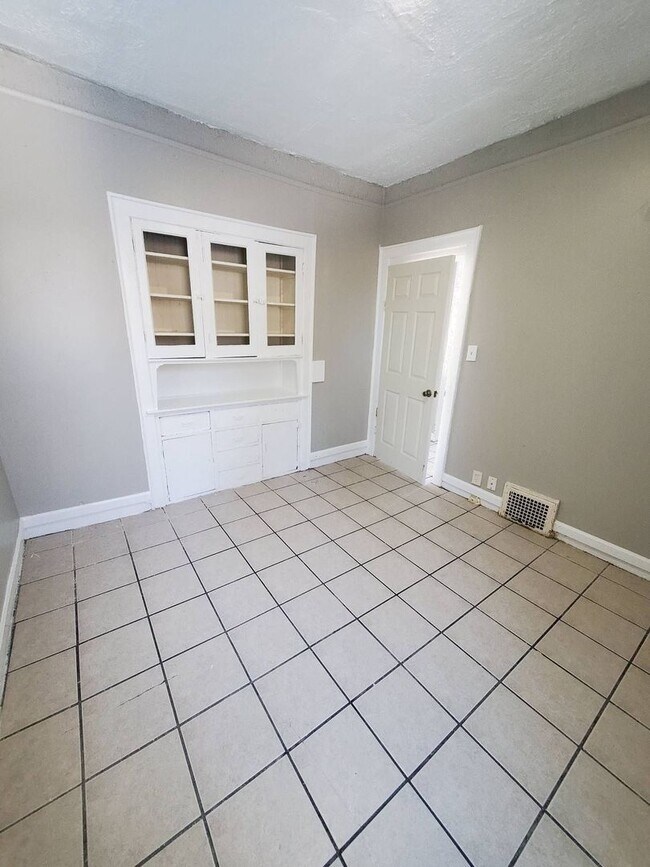 Foto del edificio - 3170 N 7th St. (3 Unit)