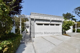 Building Photo - 131 Lincoln Dr