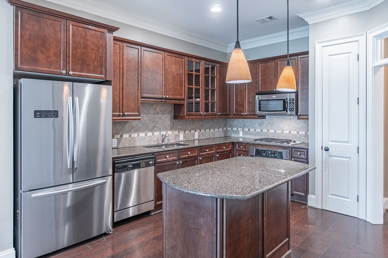 Primary Photo - Excellently maintained 1 bedroom, 1.5 bath...
