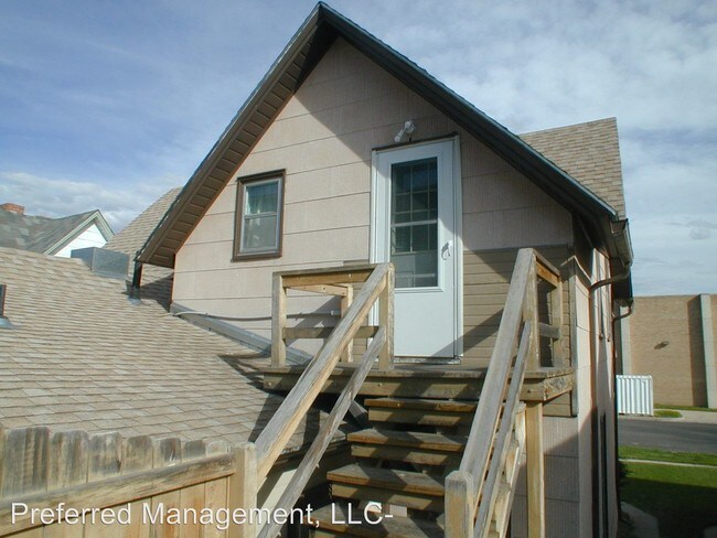Building Photo - 208 E 25th St
