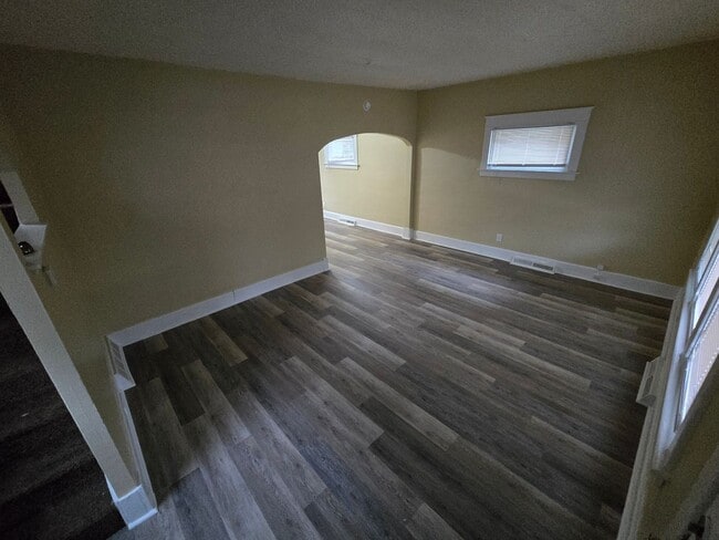 Building Photo - 3 Bedroom House