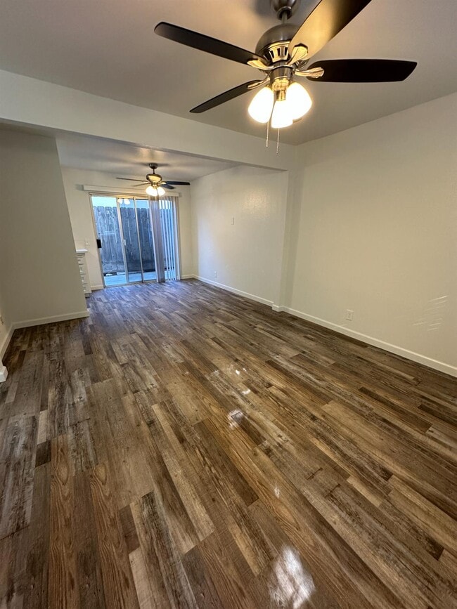 Building Photo - 1069 Cherry Ln